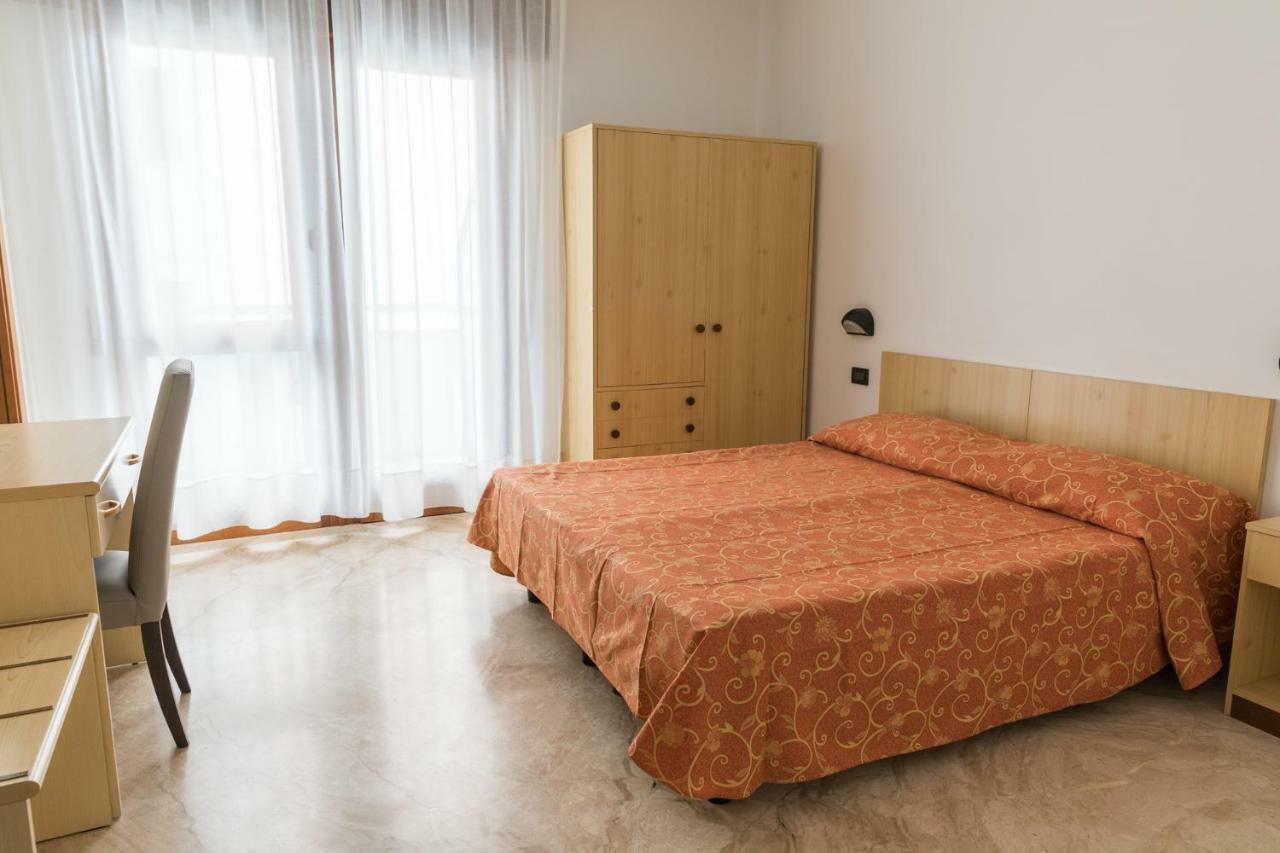 Sabrina Hotel *